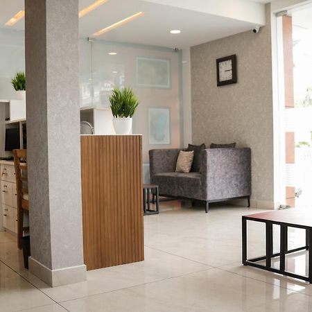 Hotel Sulu Residency Kochi Esterno foto