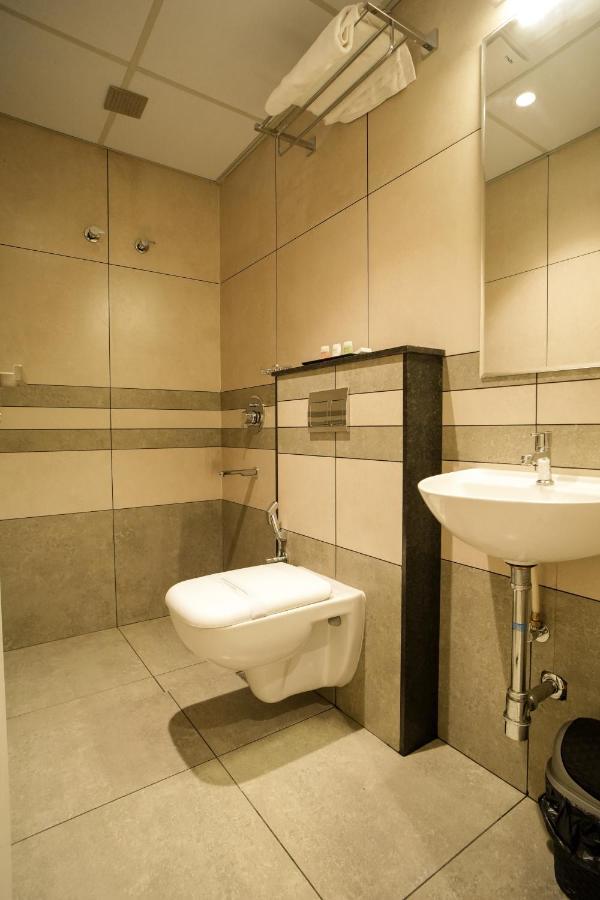 Hotel Sulu Residency Kochi Esterno foto